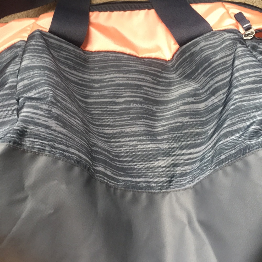 Adidas fearless gym/weekend bag - Picture 6 of 8